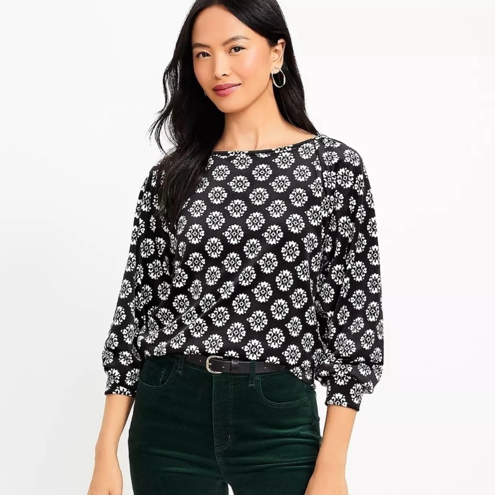 LOFT BLACK WHITE FLORAL TOP SZ XS CAREER EVERYDAY DATE NIGHT SOFT COMFORTABLE